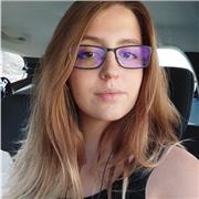 Soy una estudiante universitaria de la UGR y ofrezco clases de Lengua Castellana y Literatura adaptadas al nivel del estudiante y sus necesidades. Intento que las clases sean dinámicas y destinadas a complementar y reforzar el temario impartido en el cole